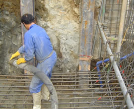 ベース　生コンクリ－ト打設