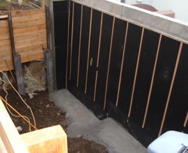 擁壁裏面板状排水材取付け